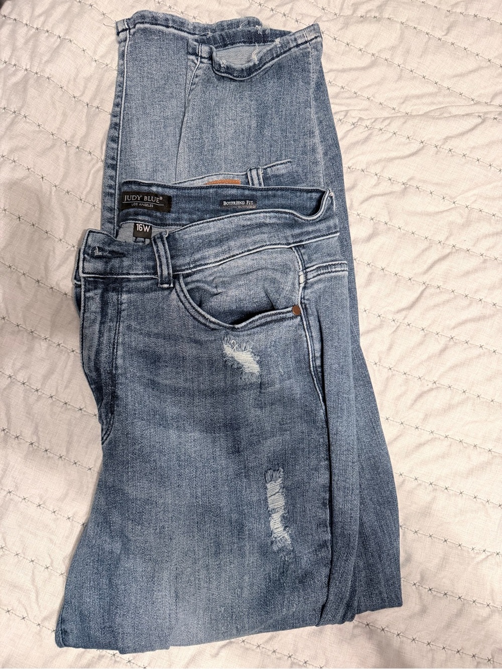 Judy Blue Light Wash Straight Leg Jeans with Subtle Distressing